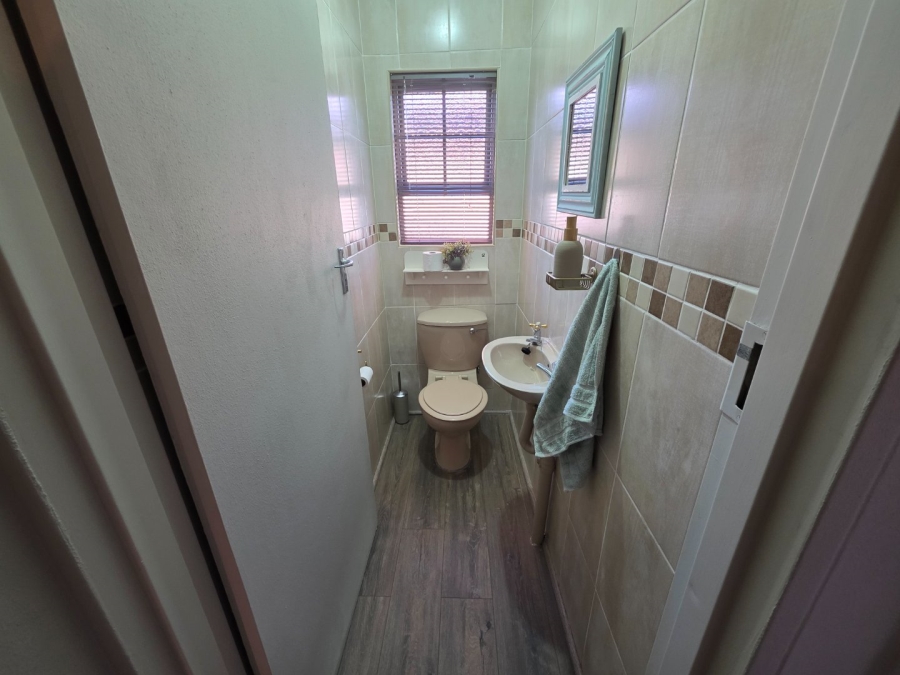 3 Bedroom Property for Sale in Langenhovenpark Free State